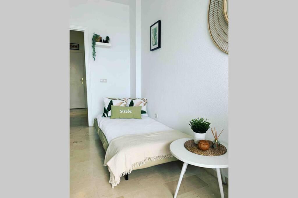 Amazing Frontline Sea Views Studio Apartment Castillo Del Vigia Торремолинос Экстерьер фото